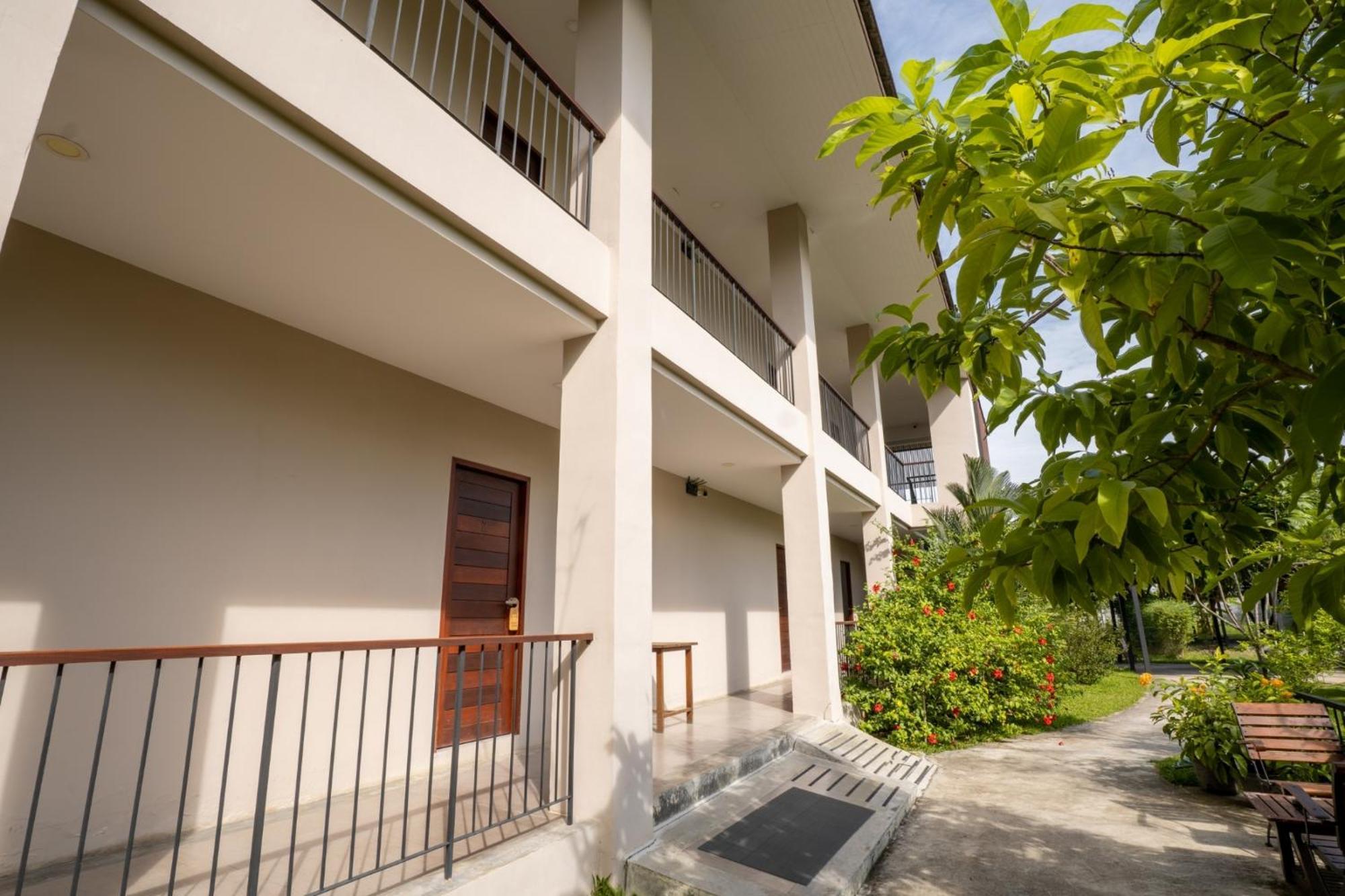 Ploen Pirom Hotel Bangkok Ngoại thất bức ảnh